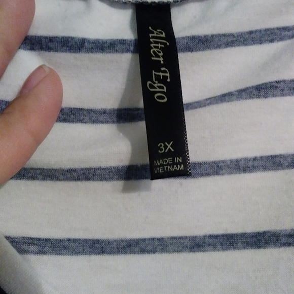 Shirt new without tags - Picture 2 of 2